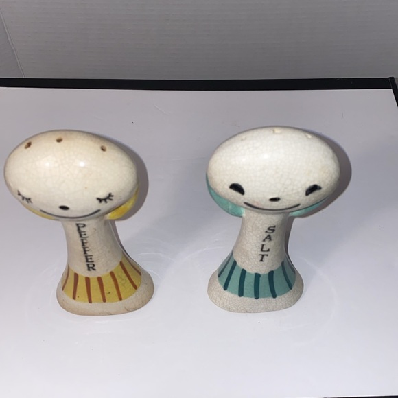 Vtg 6" Grinning Man & Lady Anthropomorphic Porcelain Salt & Pepper Shakers Japan - Picture 8 of 8